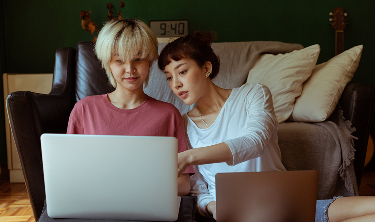 amigas-discutindo-sobre-o-futuro-do-trabalho